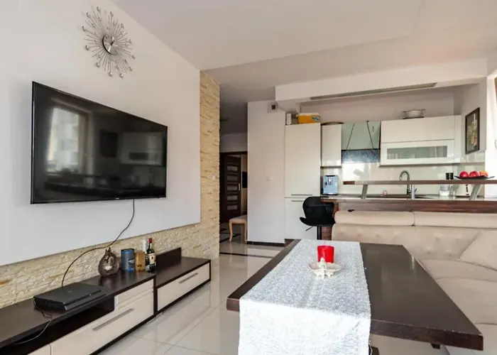 With Living Room, Kitchen, Bedroom, Bathroom In Amazing Neighborhood
